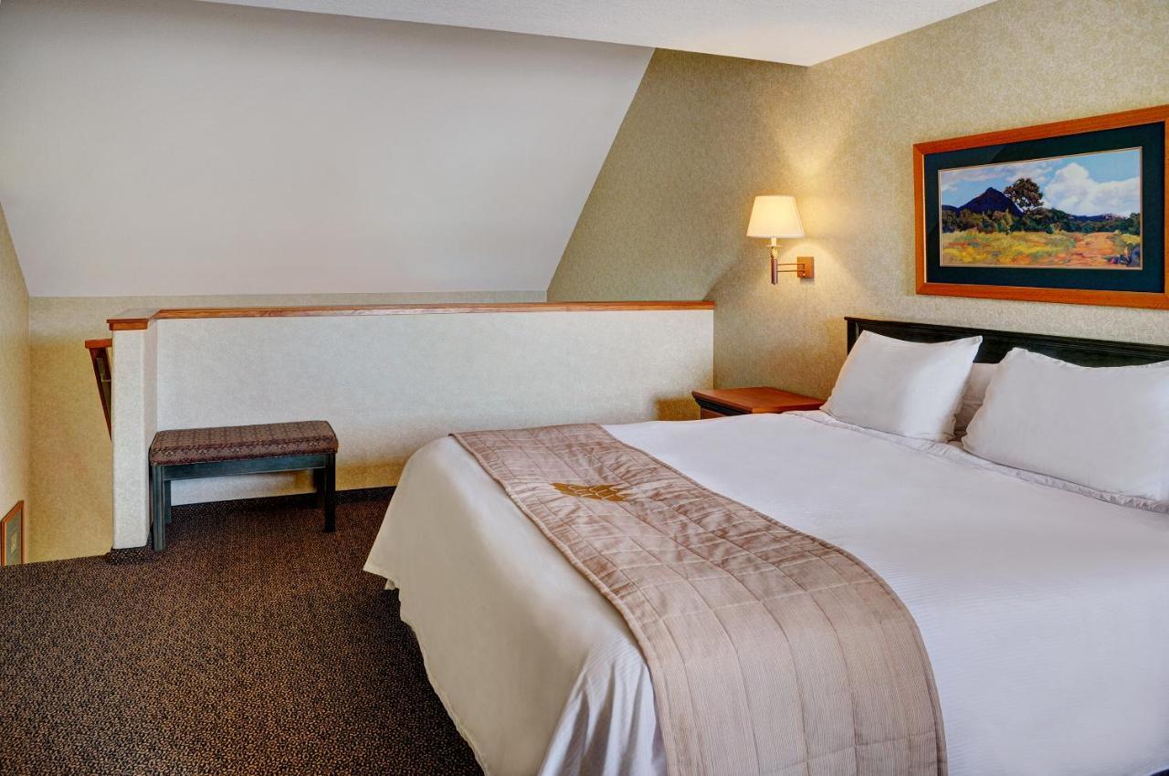 Lakeview Inns & Suites - ฮินตัน ภายนอก รูปภาพ